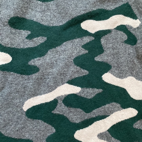 100% Cashmere Velvet By Graham and Spencer Camouflage Crew Neck Pullover Sweater - Picture 3 of 9